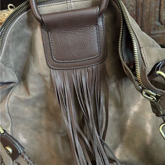HOBO Large  limited edition fringe metallic leather Sheila bag. - Picture 11 of 17